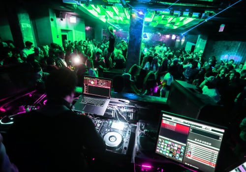 Which clubs in chicago, illinois have the best djs?